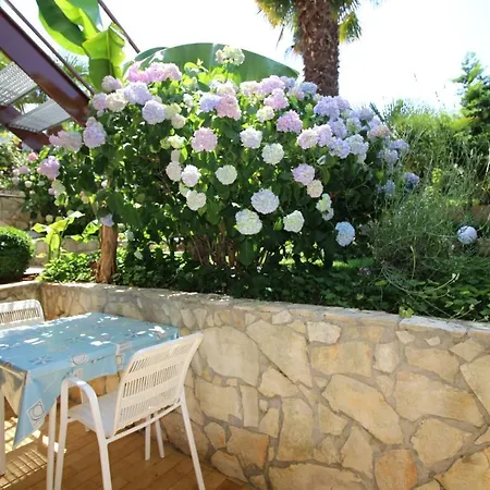 Apartment Ornela With Garden *