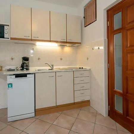 Ornela With Garden Apartment Porec