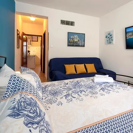 Apartment Ornela With Garden *